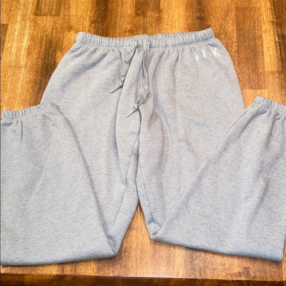 VS PINK light gray sweat pants 🖤🤍